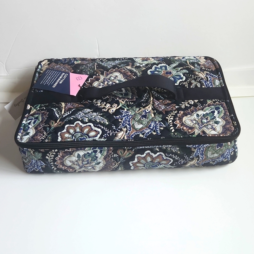 Vera Bradley java navy camo casserole carrier floral